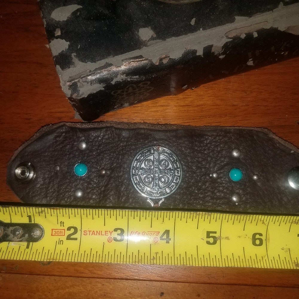 Leather cuff - Picture 6 of 7
